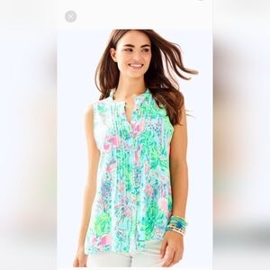 Excellent Used Condition! Lilly Pulitzer Sarasota Top Size Medium.